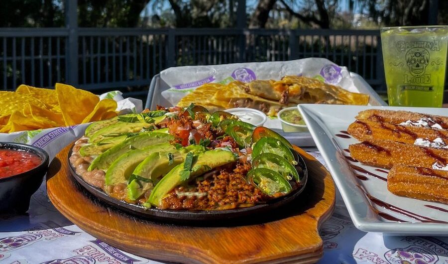 Cantina Louie dining