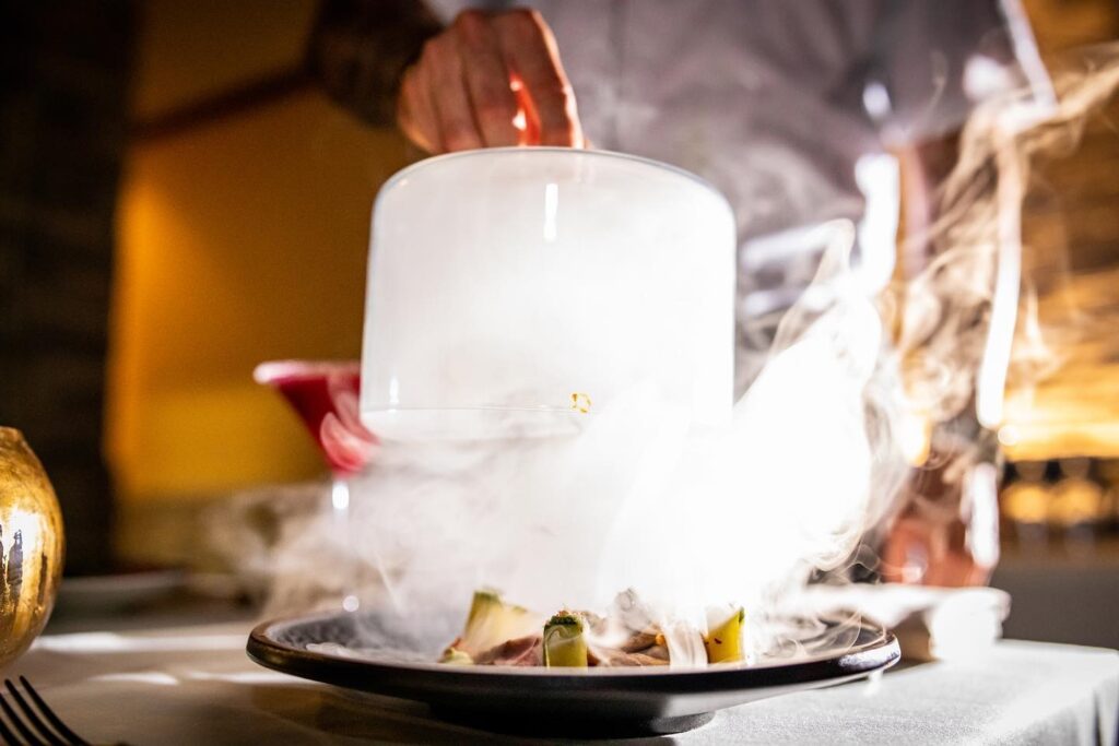 David's Restaurant and Lounge smoke