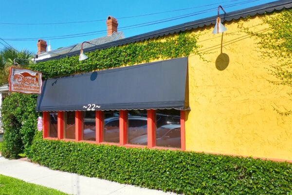 España Restaurant and Tapas yellow outside