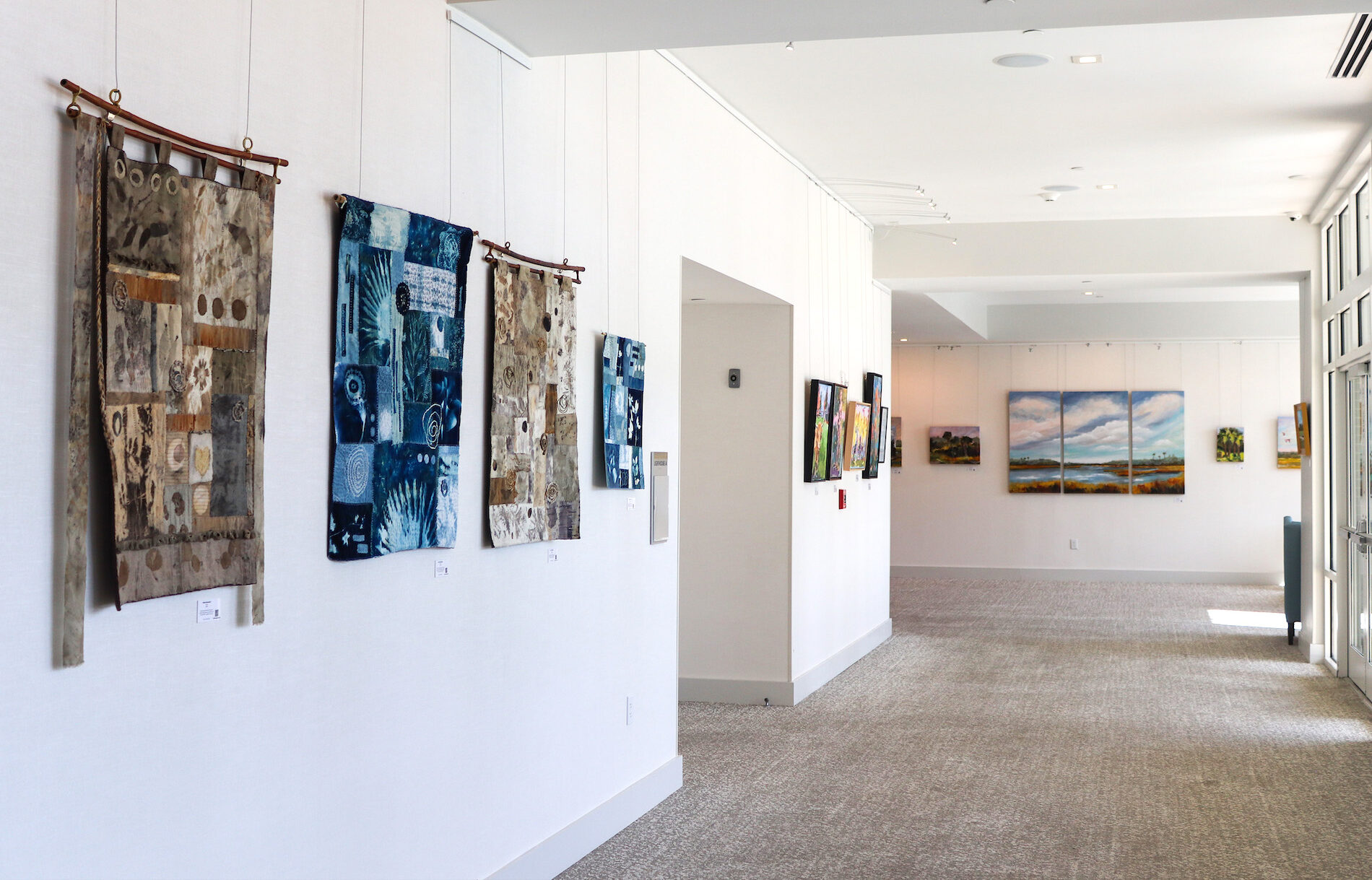 Luna Fine Art Gallery at Amelia Island paintings