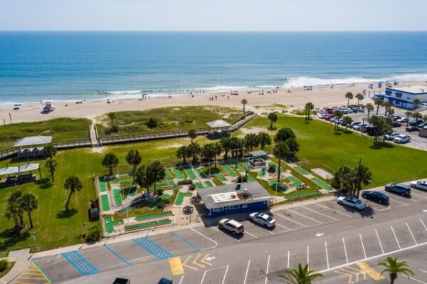 putt putt Main Beach