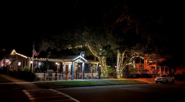 The Patio at 5th and Ash lights