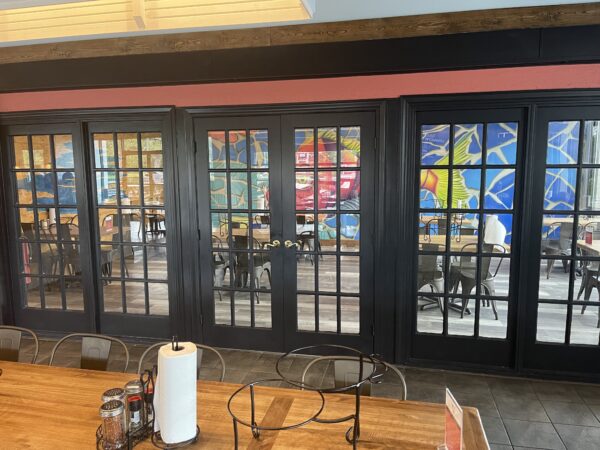 V Pizza Fernandina tables