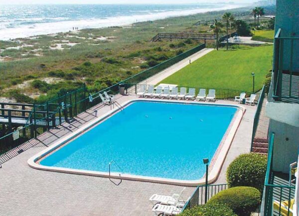 Amelia South Condominiums pool