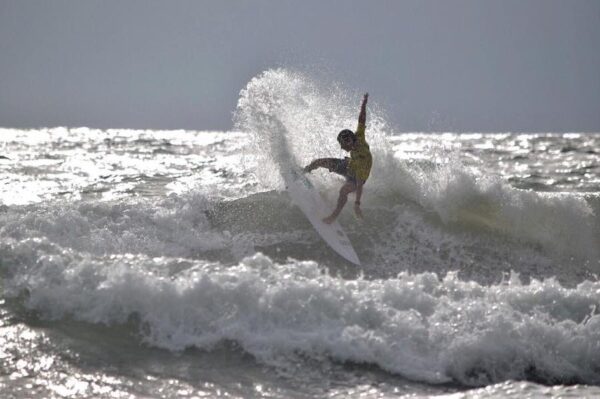 beach surfing